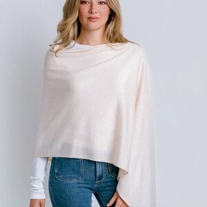 NWT Kerisma Eden Lightweight Knit Poncho in Ecru Ivory O/S